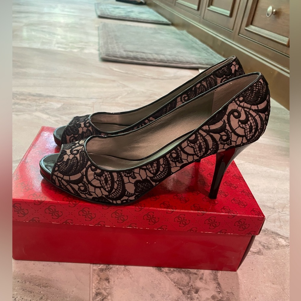 Guess Sz 9 Women’s Black Lace Peep Toe High Heels